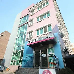 Zaza Backpackers Pensión