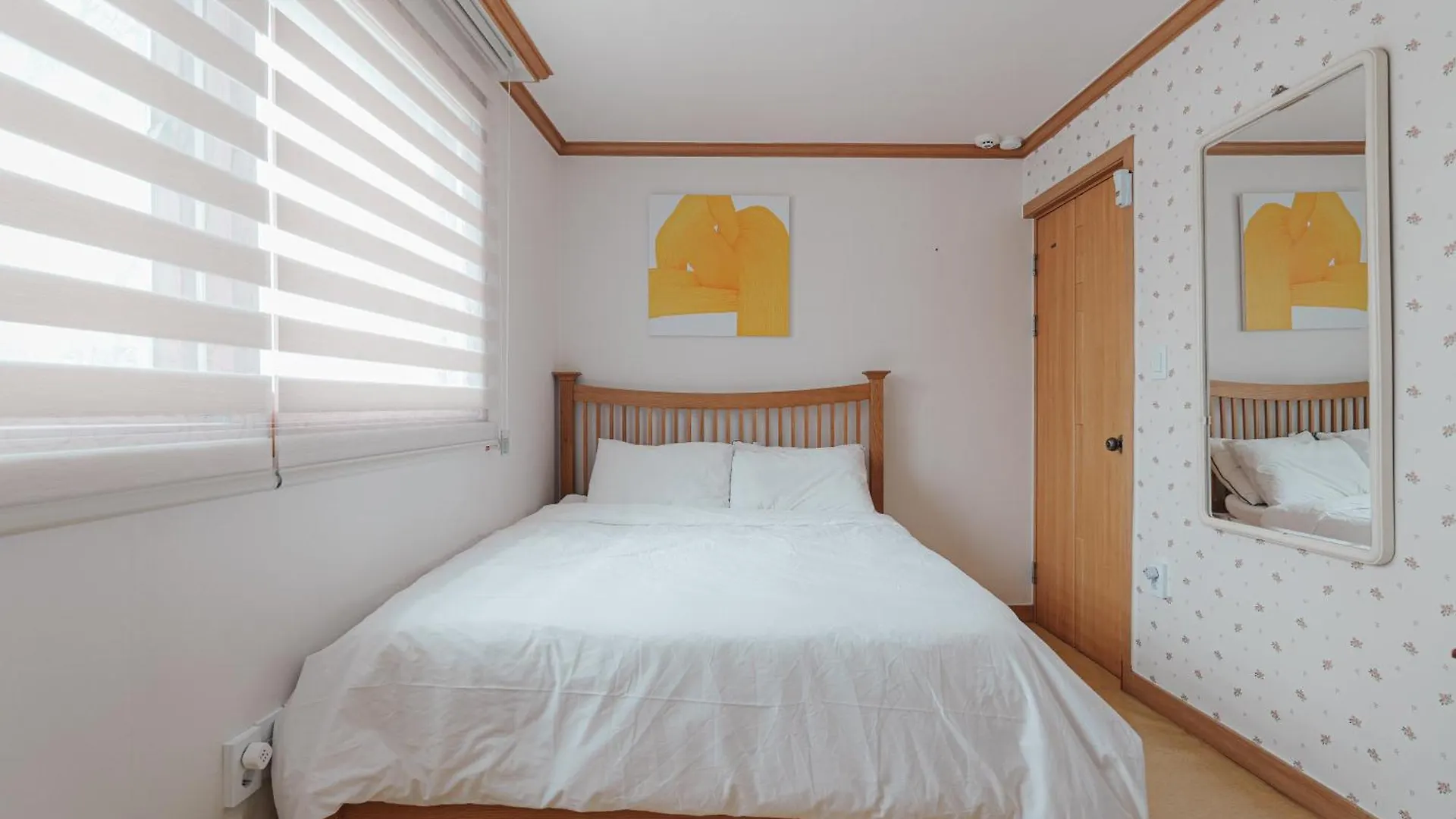 Apartment Comfortable Home 10 Min From Hongik University, 5Min From Gajwa Station With Baby Products, 4 Bedrooms 8 People South Korea