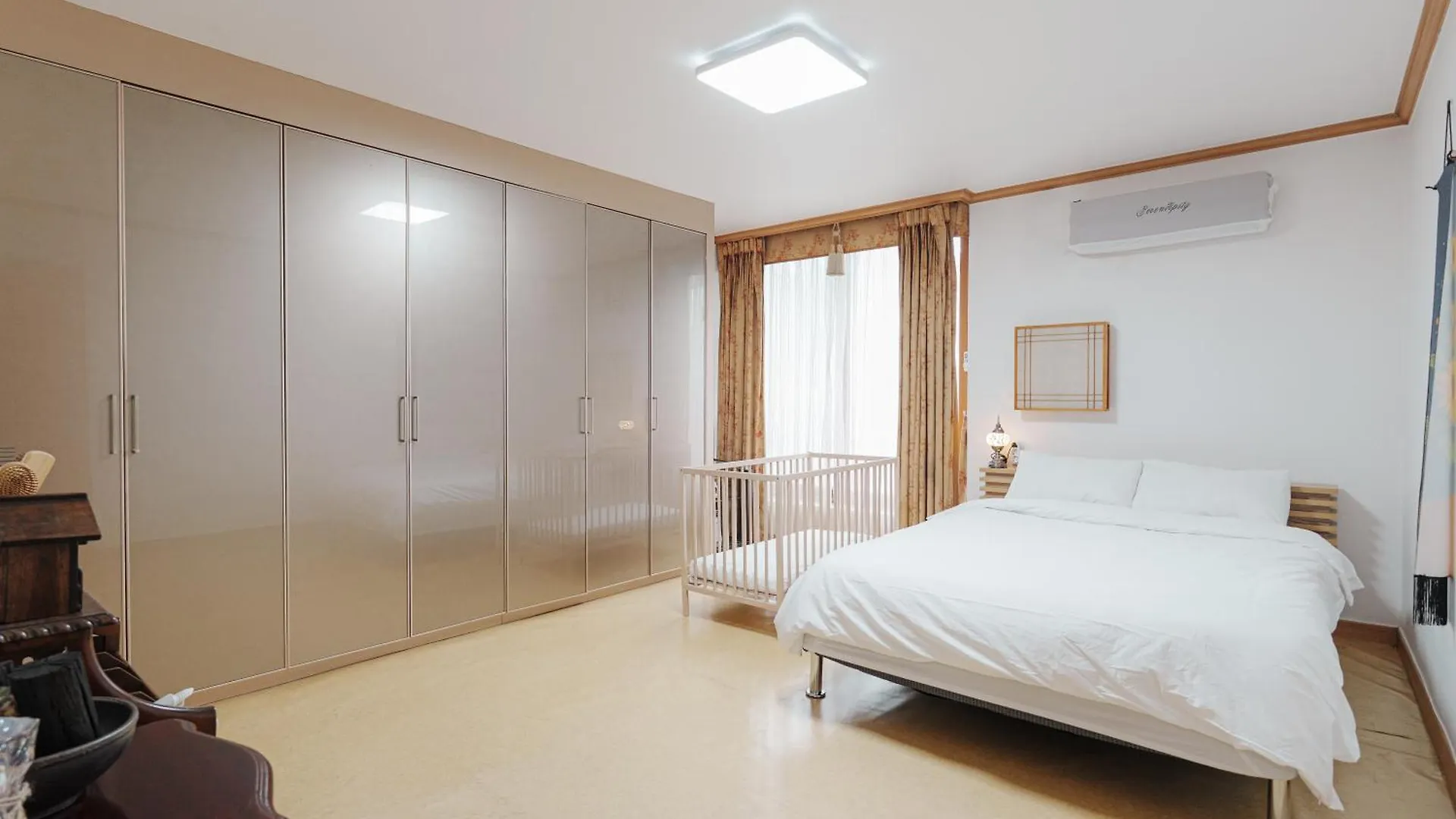 Comfortable Home 10 Min From Hongik University, 5Min From Gajwa Station With Baby Products, 4 Bedrooms 8 People Apartment Seoul
