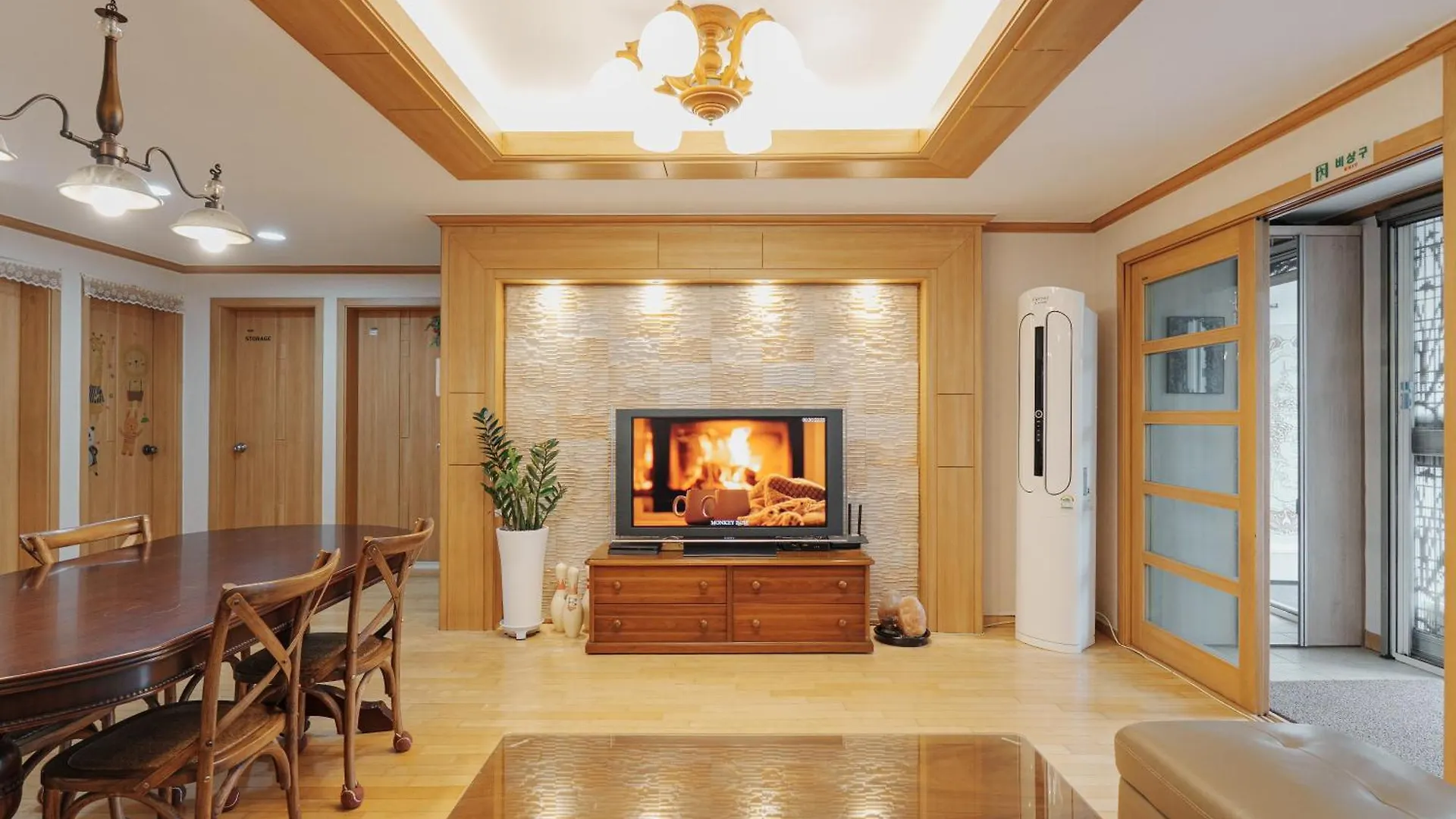 Comfortable Home 10 Min From Hongik University, 5Min From Gajwa Station With Baby Products, 4 Bedrooms 8 People 0*, Seoul