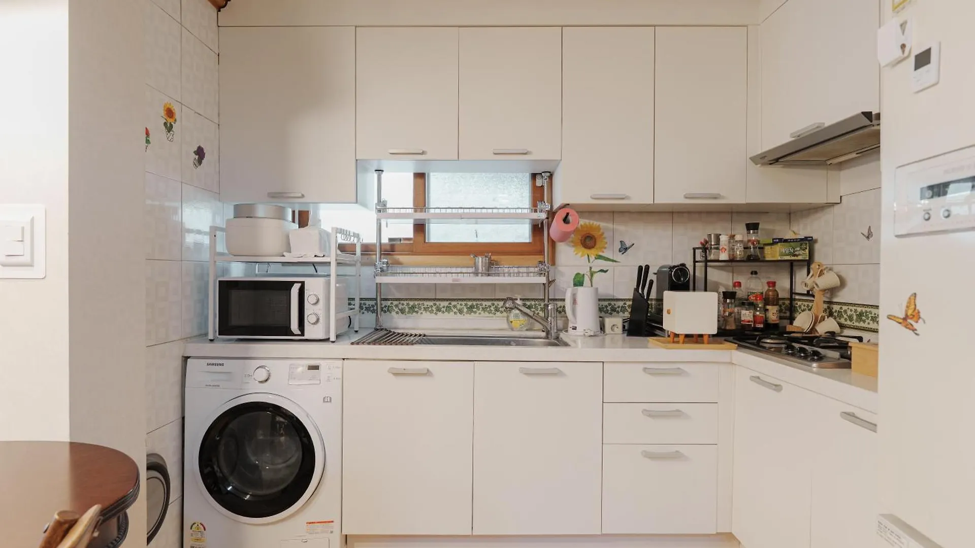 Comfortable Home 10 Min From Hongik University, 5Min From Gajwa Station With Baby Products, 4 Bedrooms 8 People Apartment