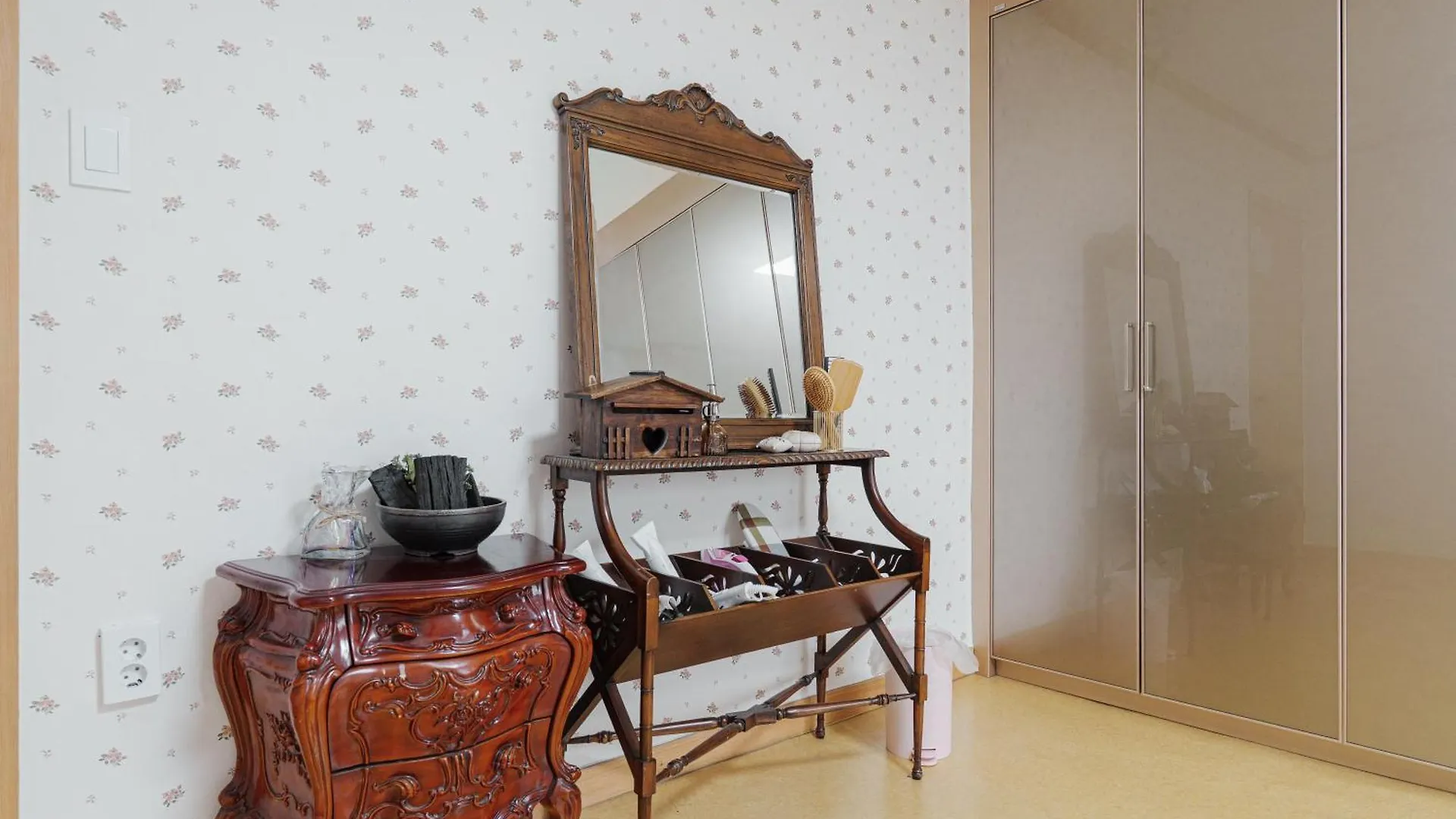 Comfortable Home 10 Min From Hongik University, 5Min From Gajwa Station With Baby Products, 4 Bedrooms 8 People