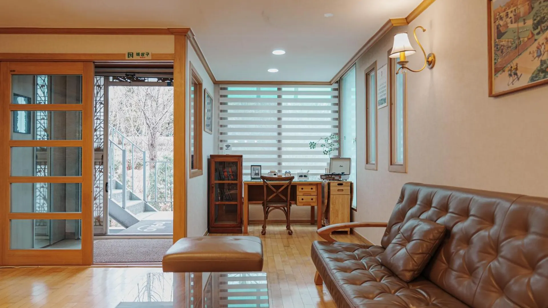 Comfortable Home 10 Min From Hongik University, 5Min From Gajwa Station With Baby Products, 4 Bedrooms 8 People Apartment Seoul