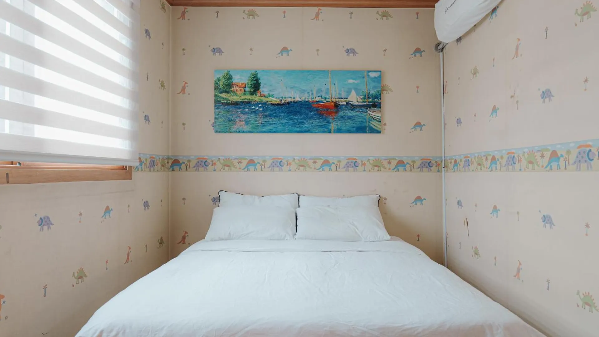 Apartment Comfortable Home 10 Min From Hongik University, 5Min From Gajwa Station With Baby Products, 4 Bedrooms 8 People Seoul South Korea